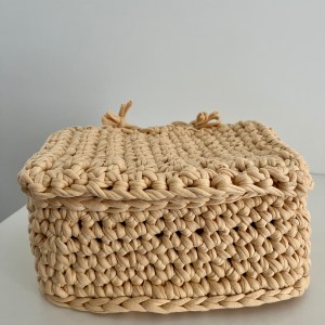 Horgolt tároló fedéllel